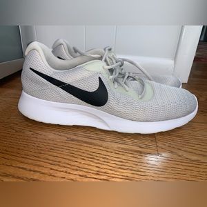 Men’s Nike sneakers. Size 13